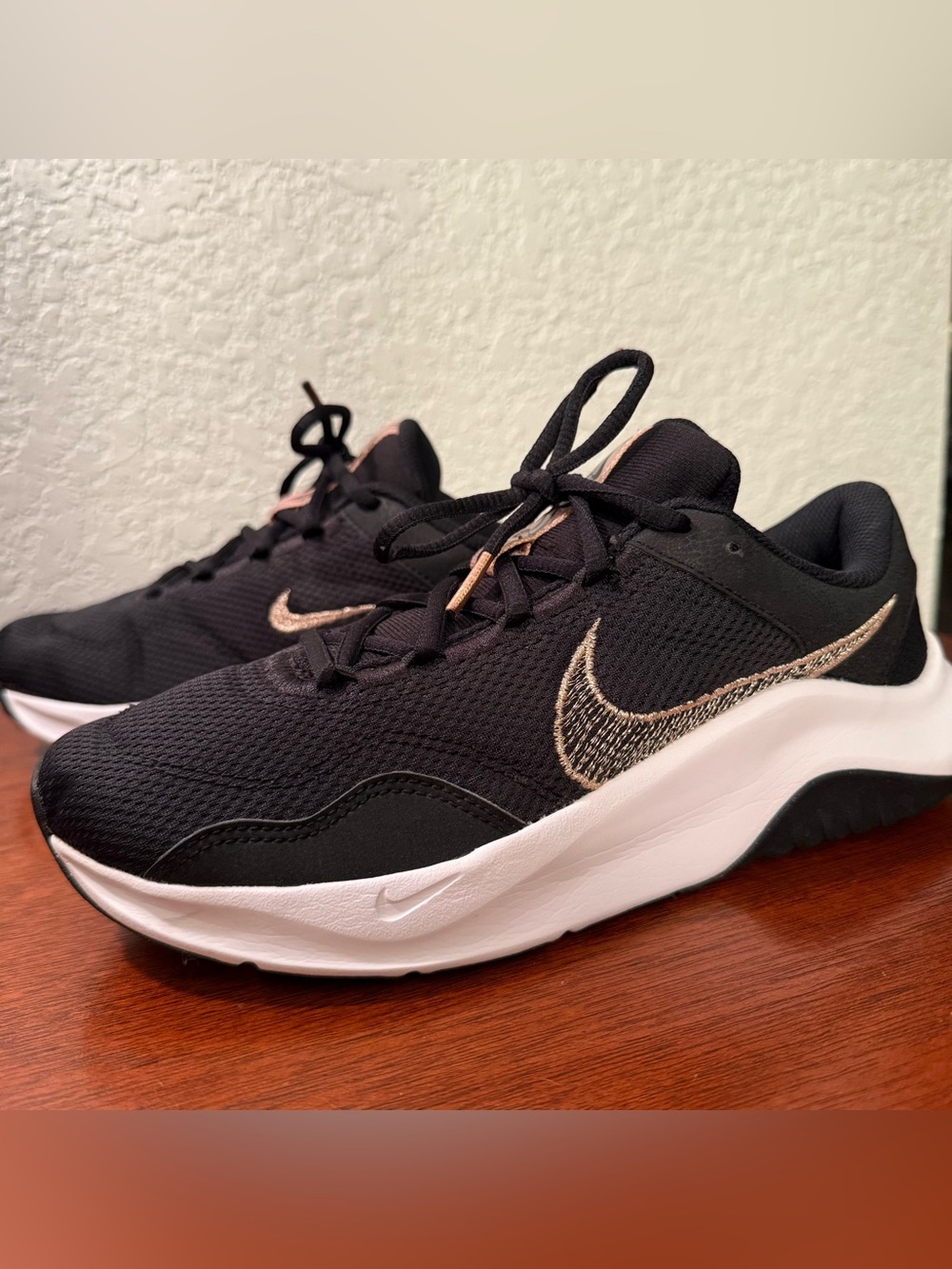 Nike Legend Essential 3 NN P Black Rose Gold Training Sneakers Women’s 8.5